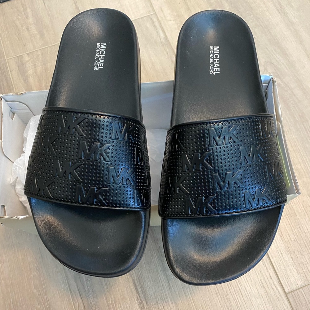 Brand New Never worn Michael Kors slides.